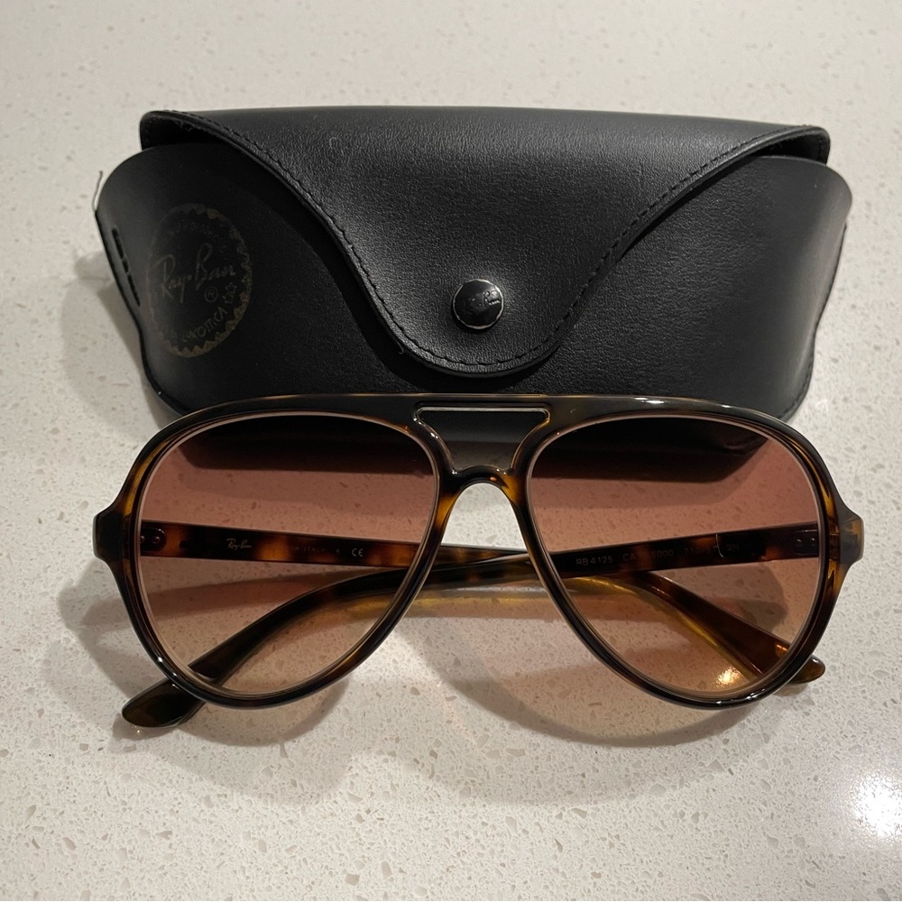 Ray Ban 4125 710-51 Brown Gradient
Sunglasses Cats 5000. New with used case.